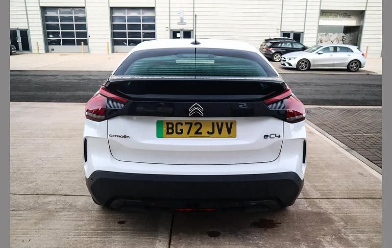 Used Citroën e-C4 100 kW (136 HP) 2022 White Hatchback