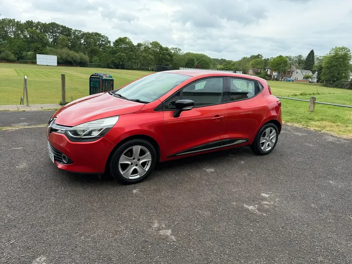 Used Renault Clio Dynamique 90 HP (66 kW) 2014 Red Hatchback