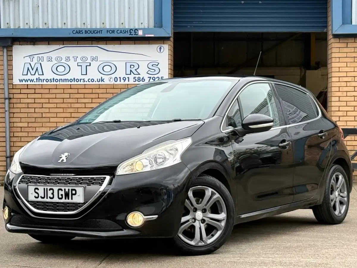 Second-hand Peugeot 208 Allure 2013 Negru Hatchback