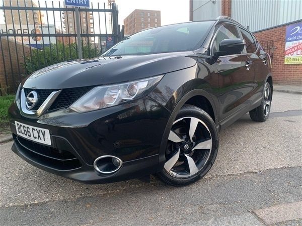 Black Used 2016 Nissan Qashqai N-Connecta SUV | £6,995 (Fair price) - Image 1/1