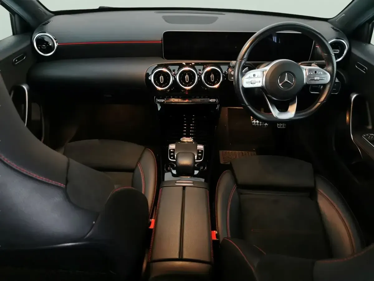 Begagnad Mercedes A200 Executive 2020 Silver Halvkombi