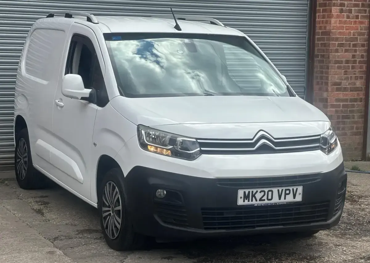 Used Citroën Berlingo Start 100 HP (73 kW) 2020 White MPV