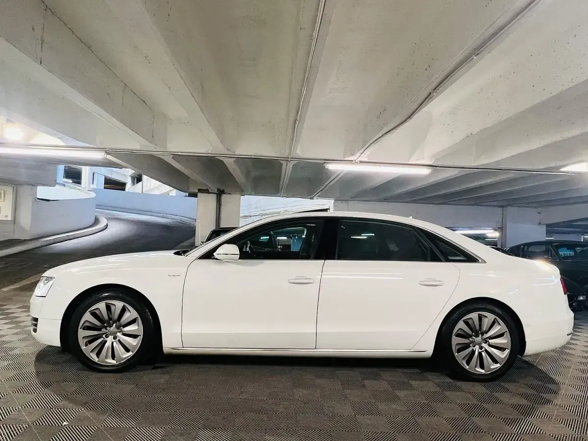 Used Audi A8 245 HP (180 kW) 2013 White Sedan