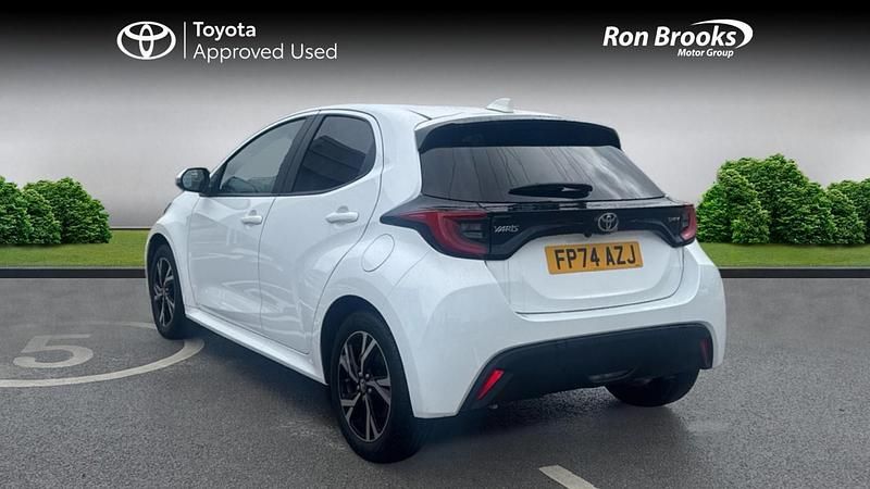 Used Toyota Yaris Hybrid Design 2024 White Hatchback