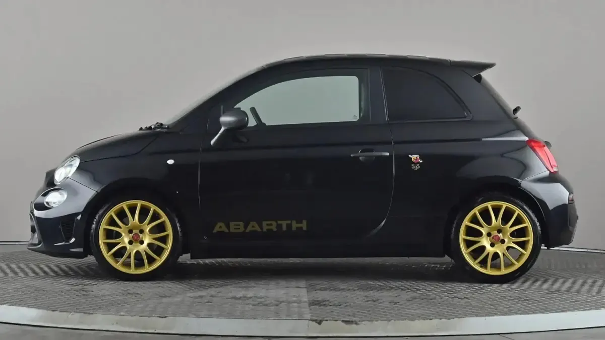 Begagnad Abarth 595 165 HK (121 kW) 2021 Svart Halvkombi