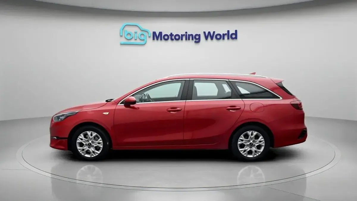 Used Kia Ceed 2023 Red Hatchback