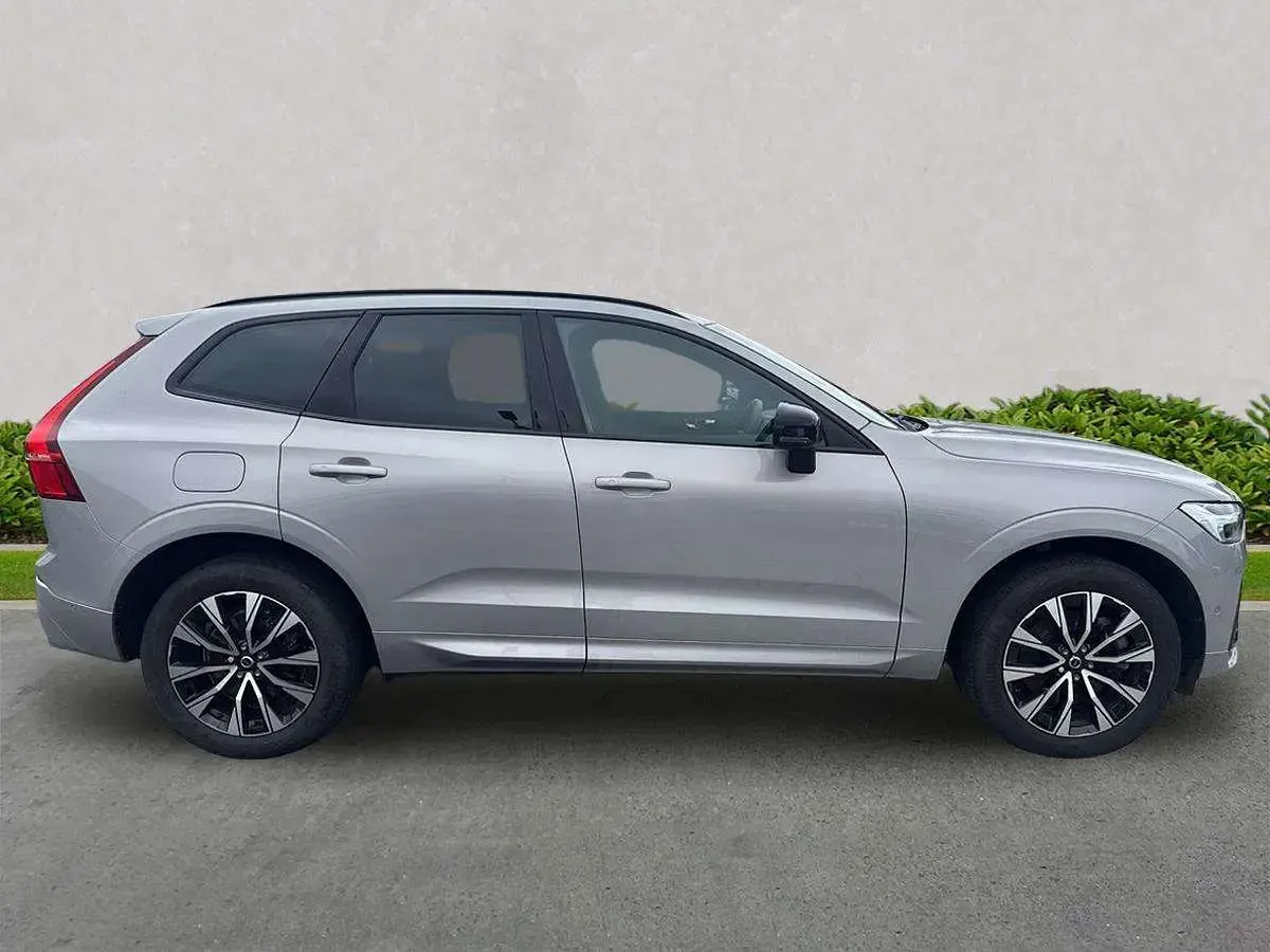 Used Volvo XC60 Plus 250 HP (183 kW) 2023 Silver SUV