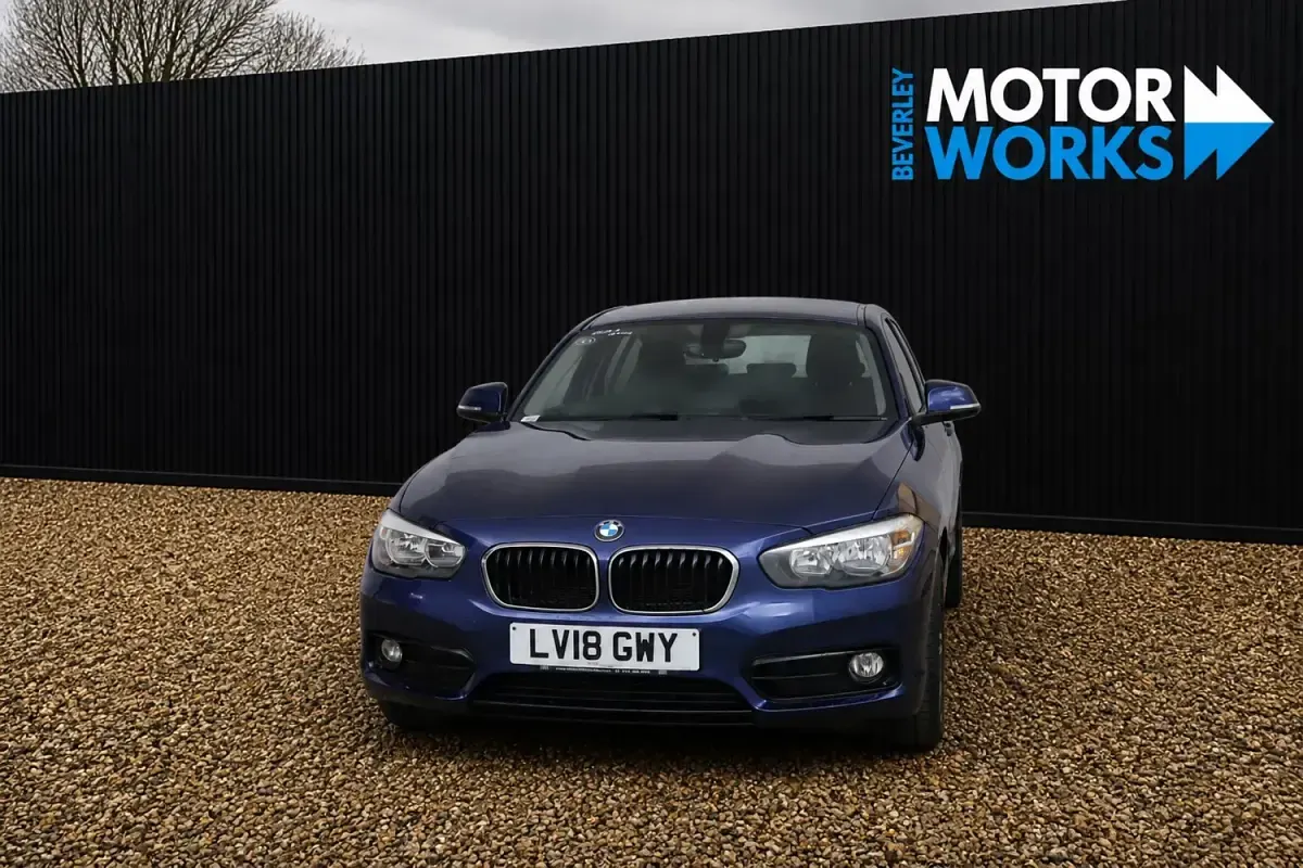 Usado BMW 118 Sport Line 2018 Azul Citadino