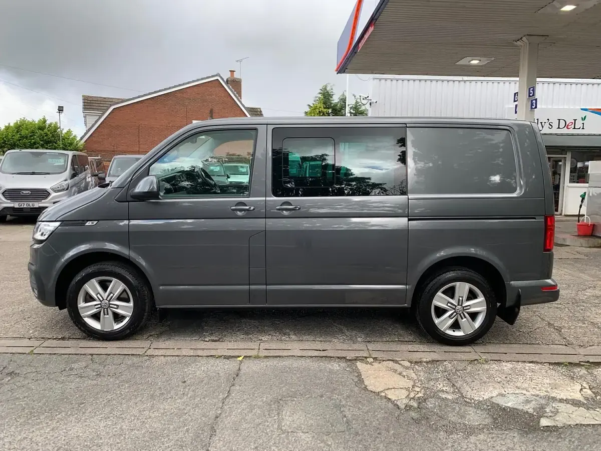 Used VW Transporter Highline 150 HP (110 kW) 2021 Grey Van