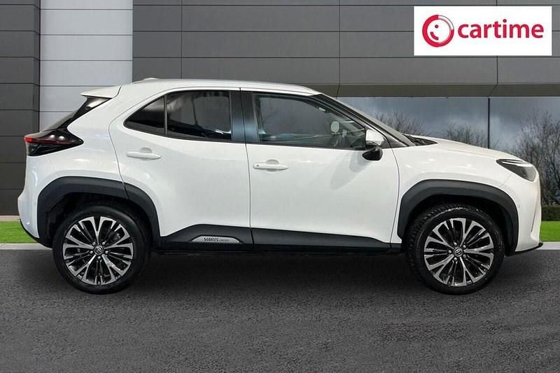 Used Toyota Yaris Hybrid 116 HP (85 kW) 2022 White SUV