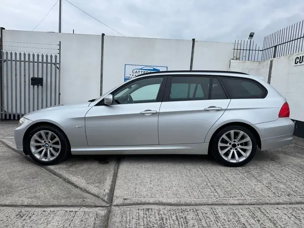 Begagnad BMW 318 2012 Silver Kombi