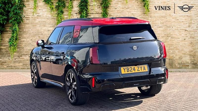 Używany Mini Countryman 215 KM (158 kW) 2024 Czarny SUV