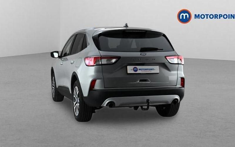 Usado Ford Kuga Titanium 150 HP (110 kW) 2023 Prateado SUV