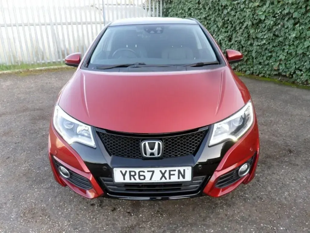Begagnad Honda Civic SR 120 HK (88 kW) 2017 Röd Halvkombi
