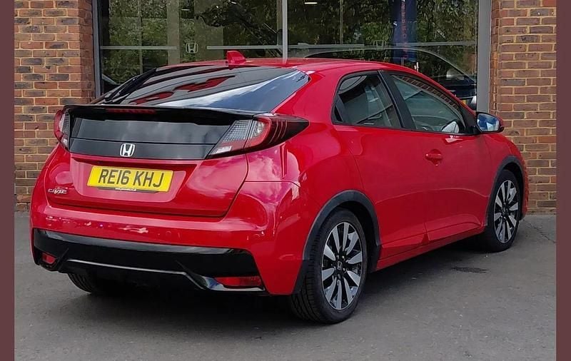Used Honda Civic SE Plus 139 HP (102 kW) 2016 Red Hatchback