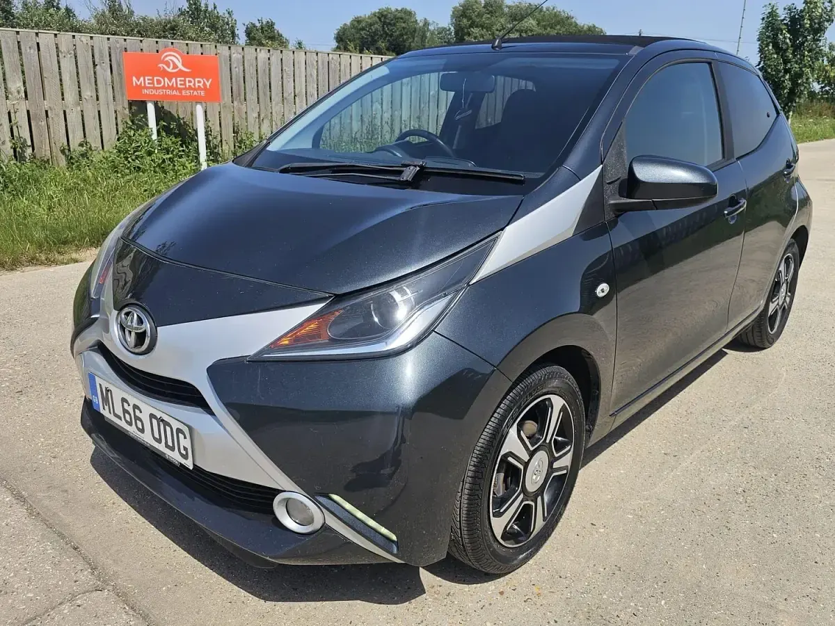 Used Toyota Aygo X-clusiv 69 HP (50 kW) 2016 Grey Hatchback