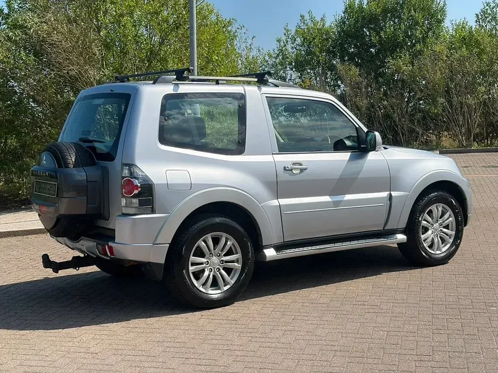 Used Mitsubishi Shogun 187 HP (137 kW) 2016 Silver SUV