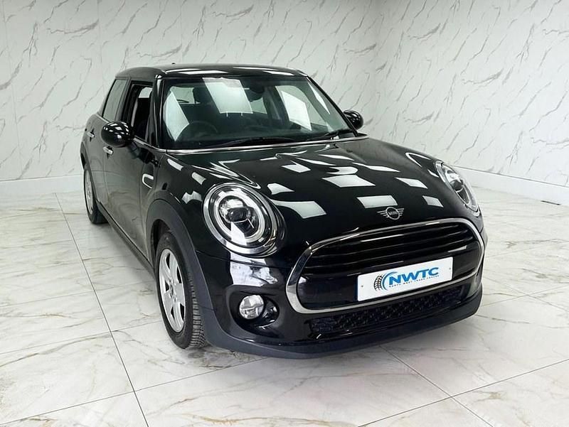 Usado Mini Cooper Hatch 136 HP (100 kW) 2018 Preto Citadino