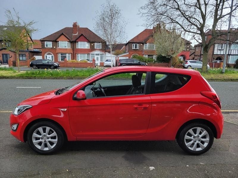 Used Hyundai i20 Active 85 HP (62 kW) 2013 Red Hatchback