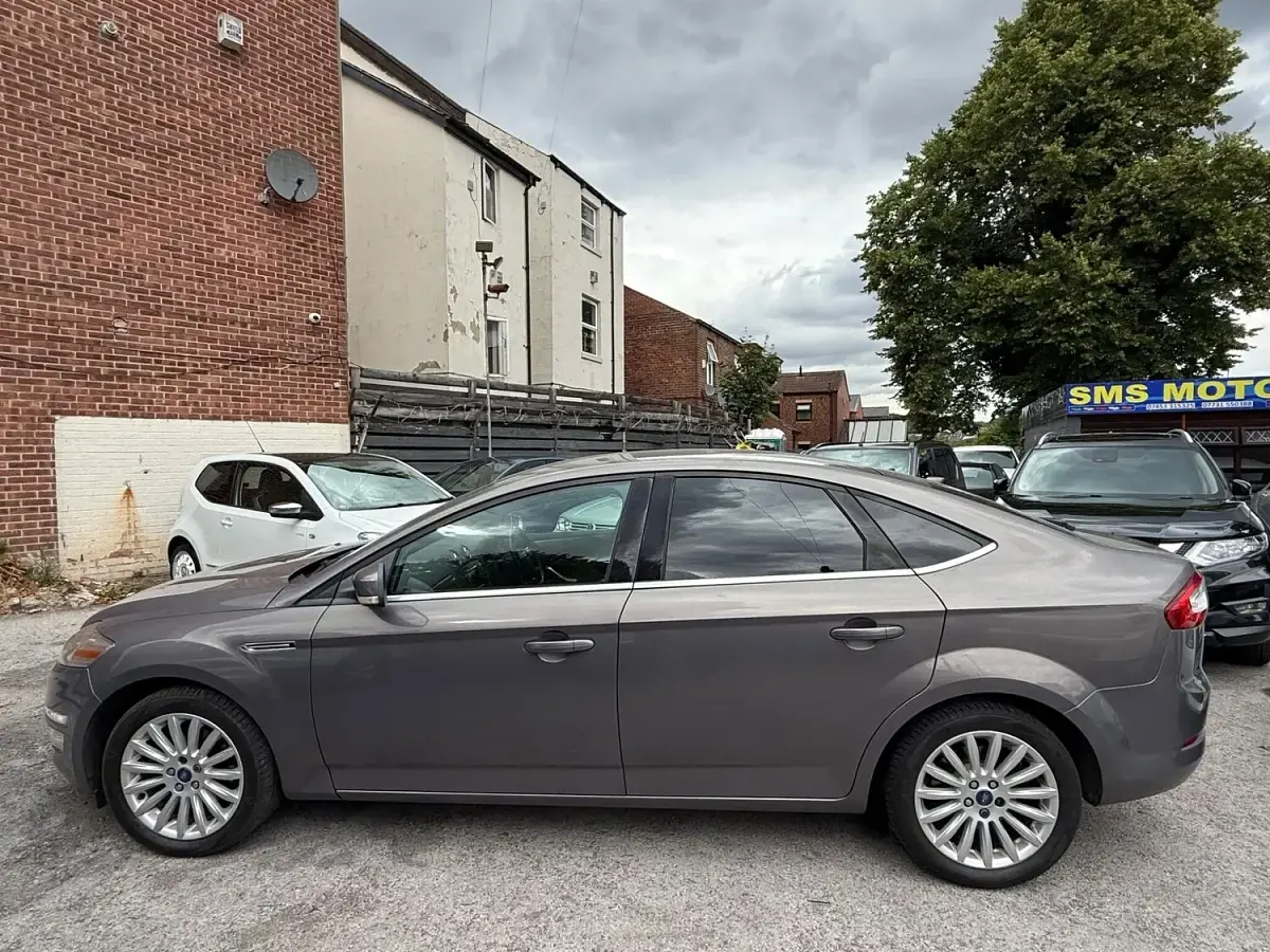 Used Ford Mondeo Business Edition 2013 Brown Hatchback