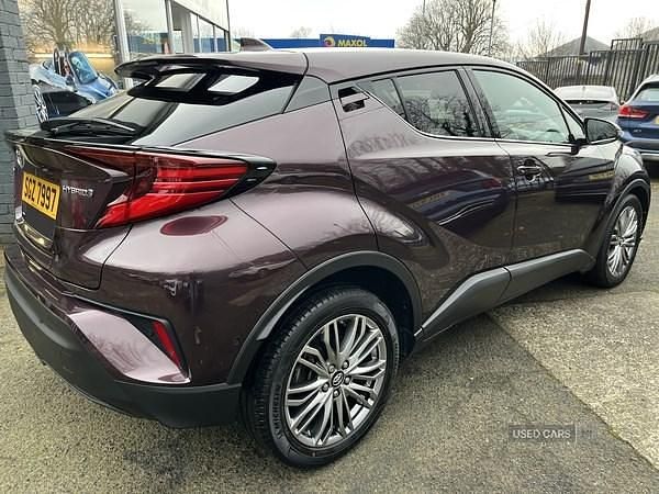 Used Toyota C-HR 122 HP (89 kW) 2023 Mauve/purple SUV
