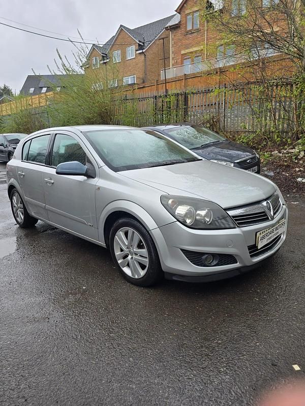 Used Vauxhall Astra 240 HP (176 kW) 2007 Silver Hatchback