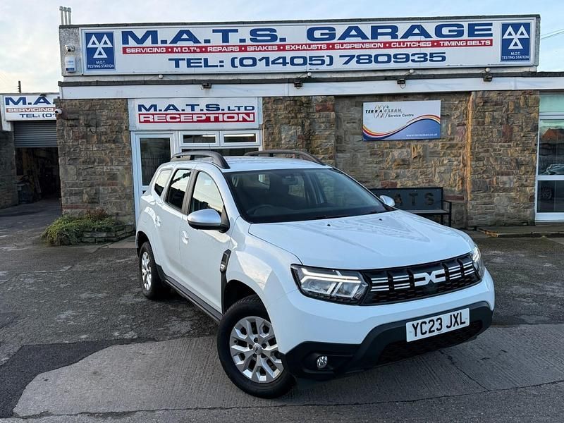 White Used 2023 Dacia Duster Expression Hatchback | £15,750 (Fair price) - Image 1/4