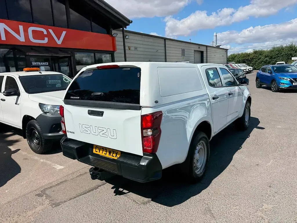 Used Isuzu D-Max 163 HP (119 kW) 2023 White Pickup