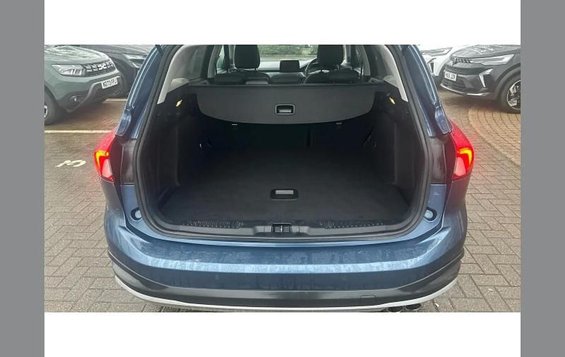 Used Ford Focus Active X 117 HP (86 kW) 2021 Blue Estate