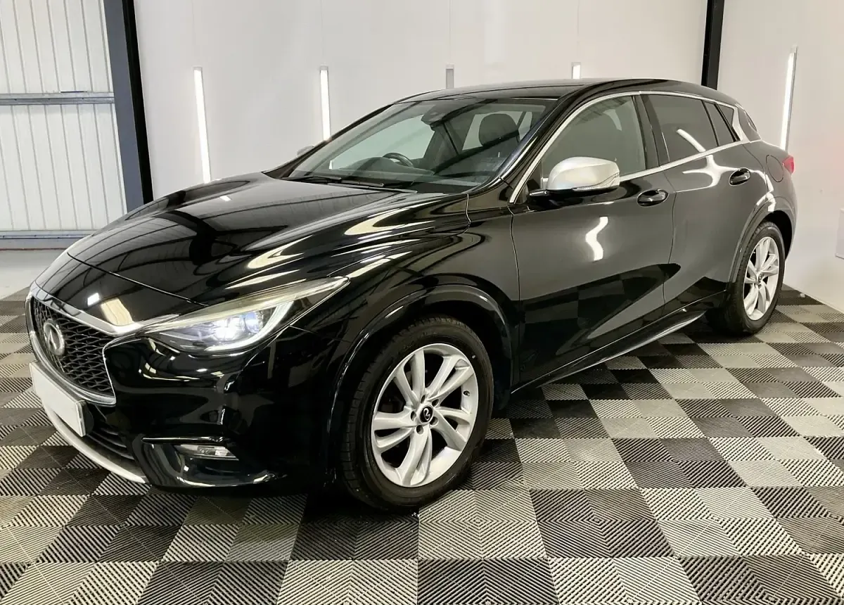 Used Infiniti Q30 Business Executive 109 HP (80 kW) 2017 Black Hatchback