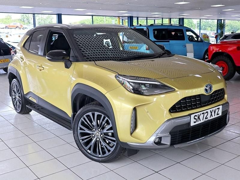 Brass gold/black Used 2022 Toyota Yaris Cross SUV | £21,489 (A bit pricey) - Image 1/4
