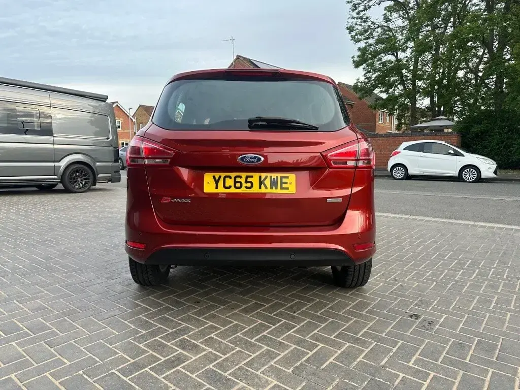 Used Ford B-MAX Zetec 125 HP (91 kW) 2015 Red MPV
