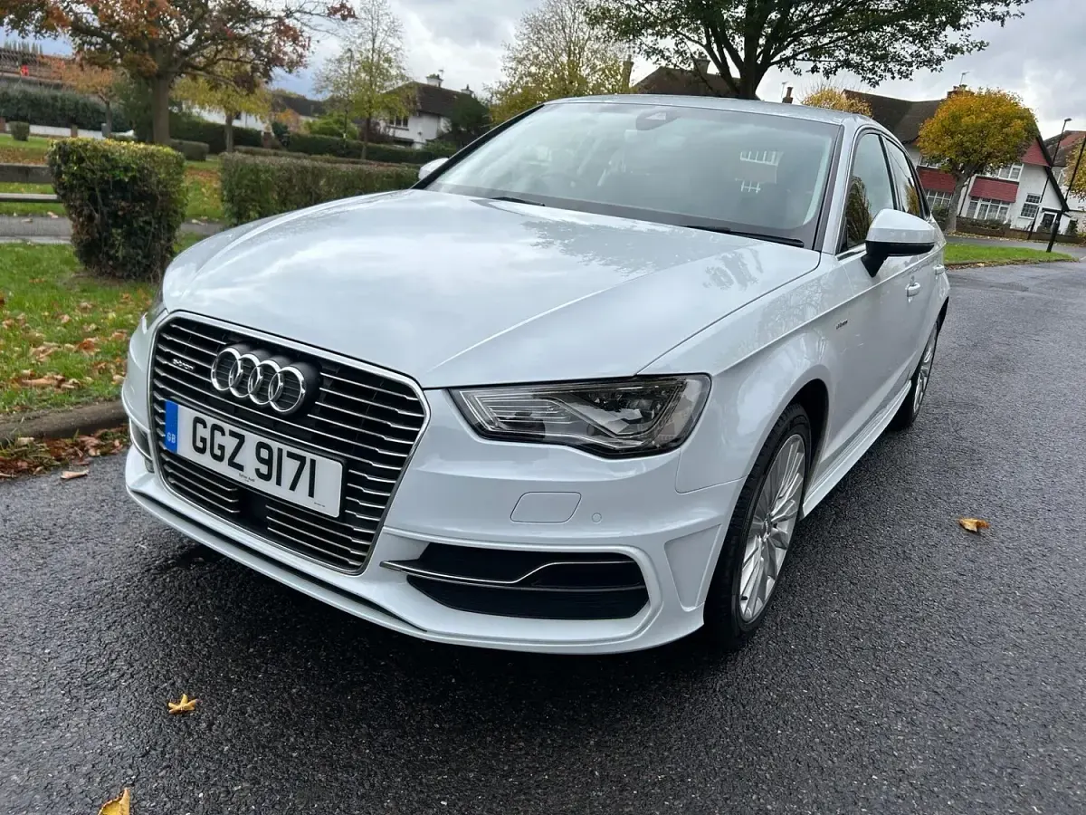 Used Audi A3 Sportback e-tron Advanced 2015 White Hatchback