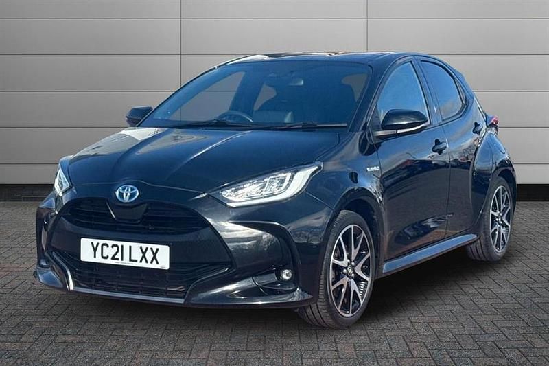 Used Toyota Yaris Hybrid 116 HP (85 kW) 2021 Black Hatchback