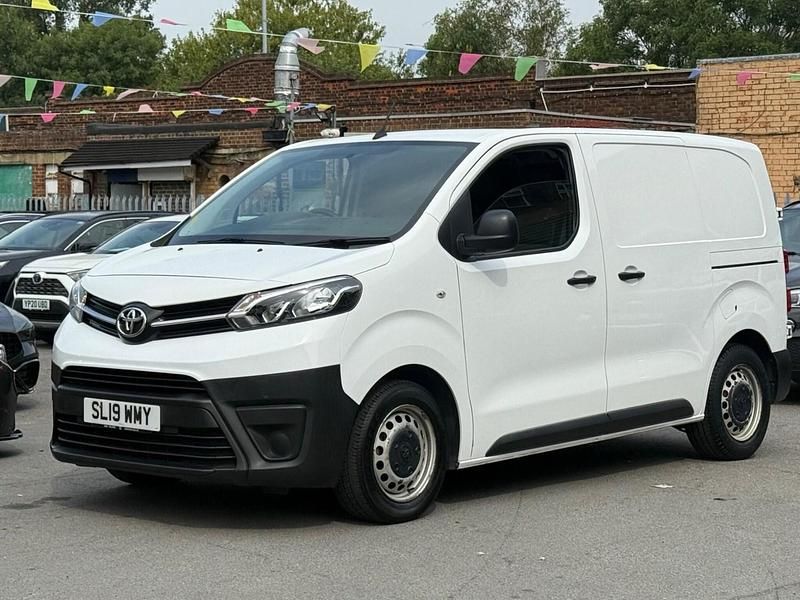Used Toyota Proace Active 115 HP (84 kW) 2019 White MPV