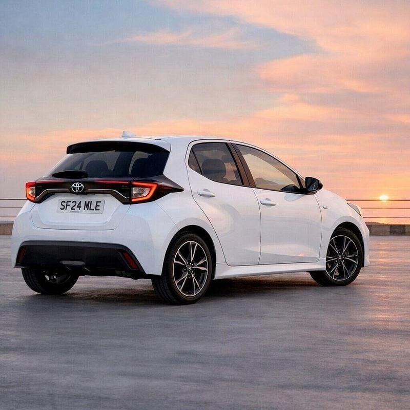 Used Toyota Yaris Hybrid Design 116 HP (85 kW) 2024 White Hatchback