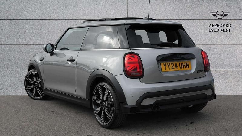 Used Mini Cooper Exclusive 134 HP (98 kW) 2024 Silver Hatchback