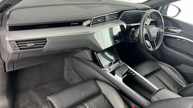 Usado Audi Q8 e-tron S-Line 300 kW (408 CV) 2023 Gris SUV