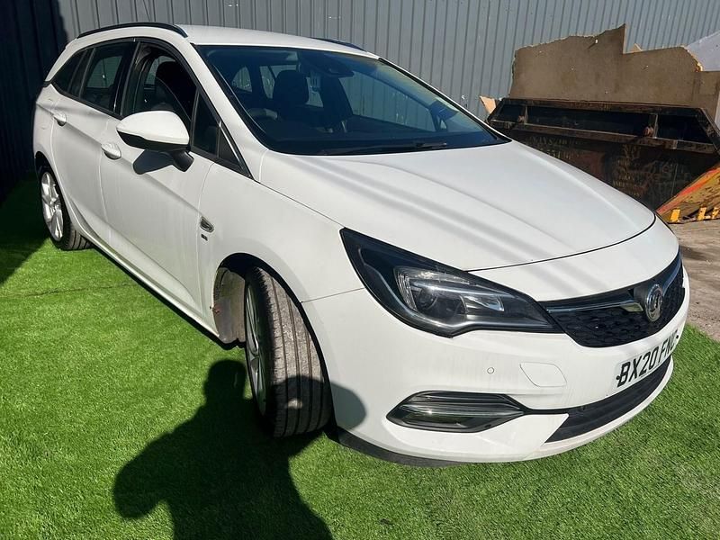 Used Vauxhall Astra SRi 145 HP (106 kW) 2020 White Estate