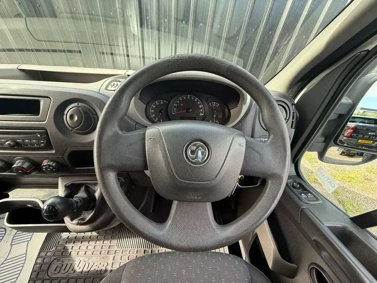 Used Vauxhall Movano 125 HP (91 kW) 2012 White MPV