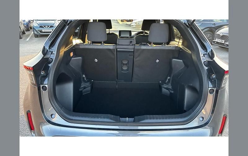 Used Toyota Yaris Cross Design 113 HP (83 kW) 2024 Grey SUV