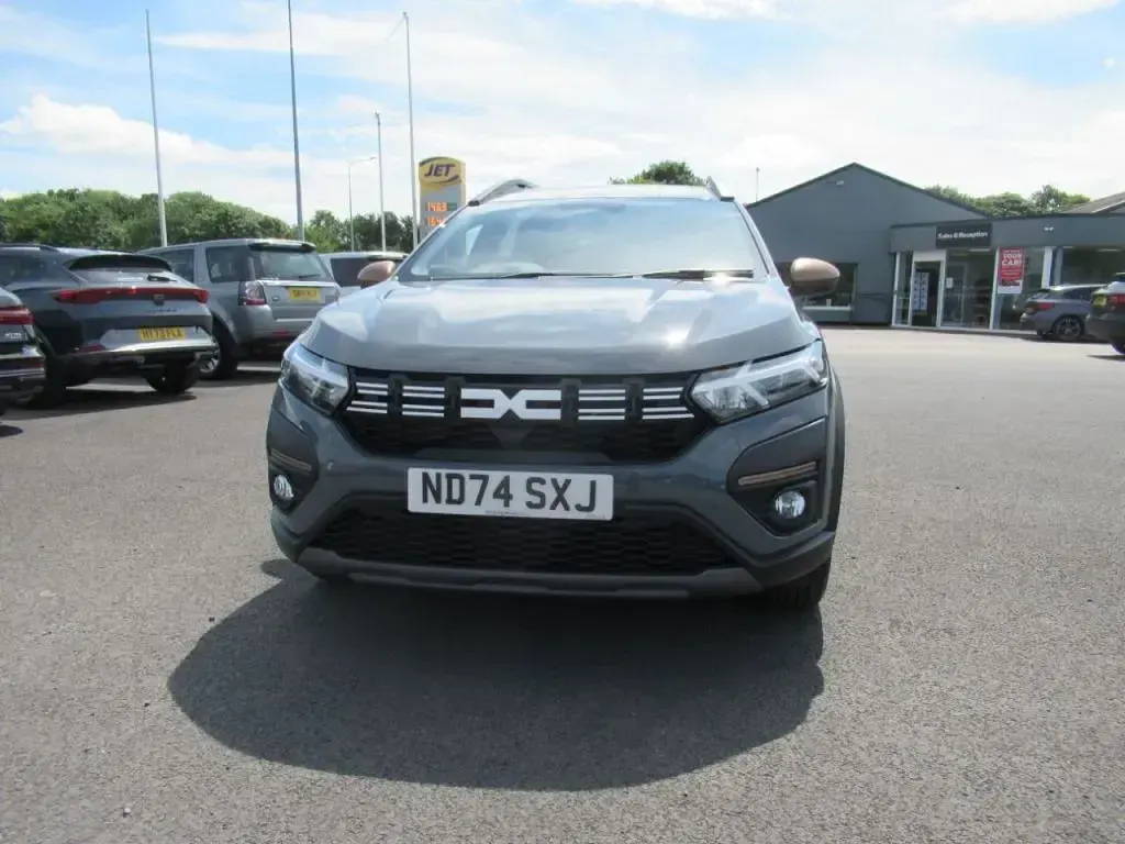 Used Dacia Jogger Extreme 141 HP (103 kW) 2024 Grey MPV
