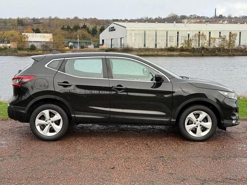 Used Nissan Qashqai Acenta Premium 114 HP (83 kW) 2019 Black SUV