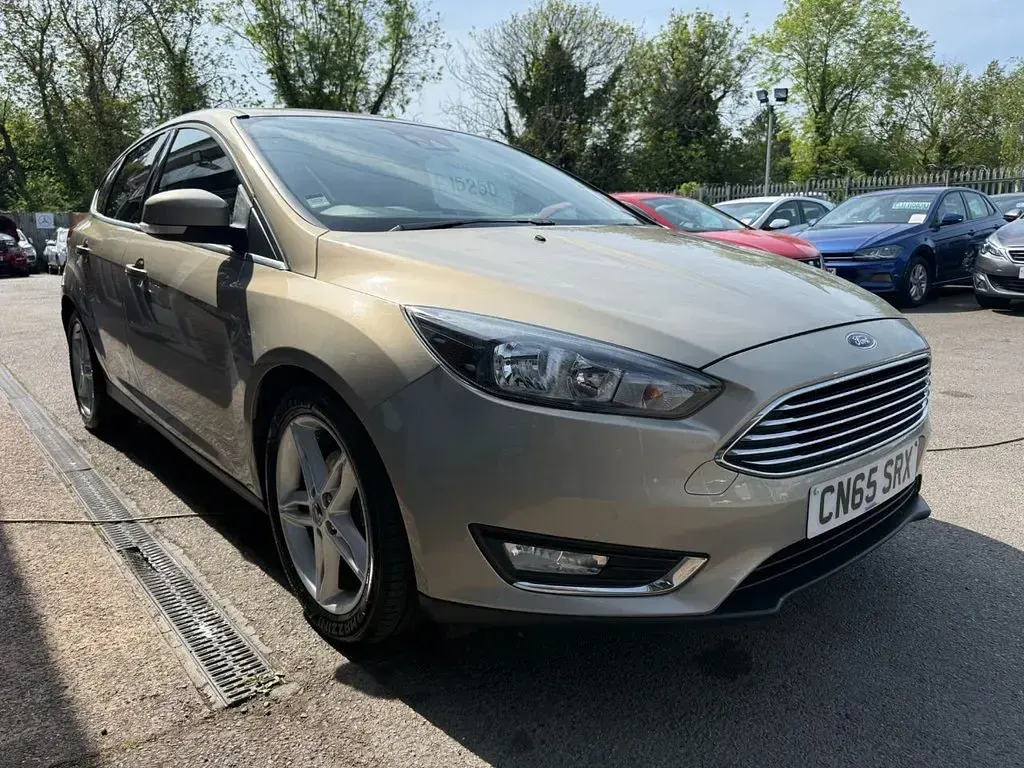 Used Ford Focus Titanium 125 HP (91 kW) 2015 Silver Hatchback