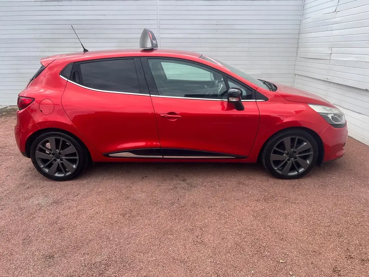 Used Renault Clio IV Dynamique 90 HP (66 kW) 2016 Red Hatchback