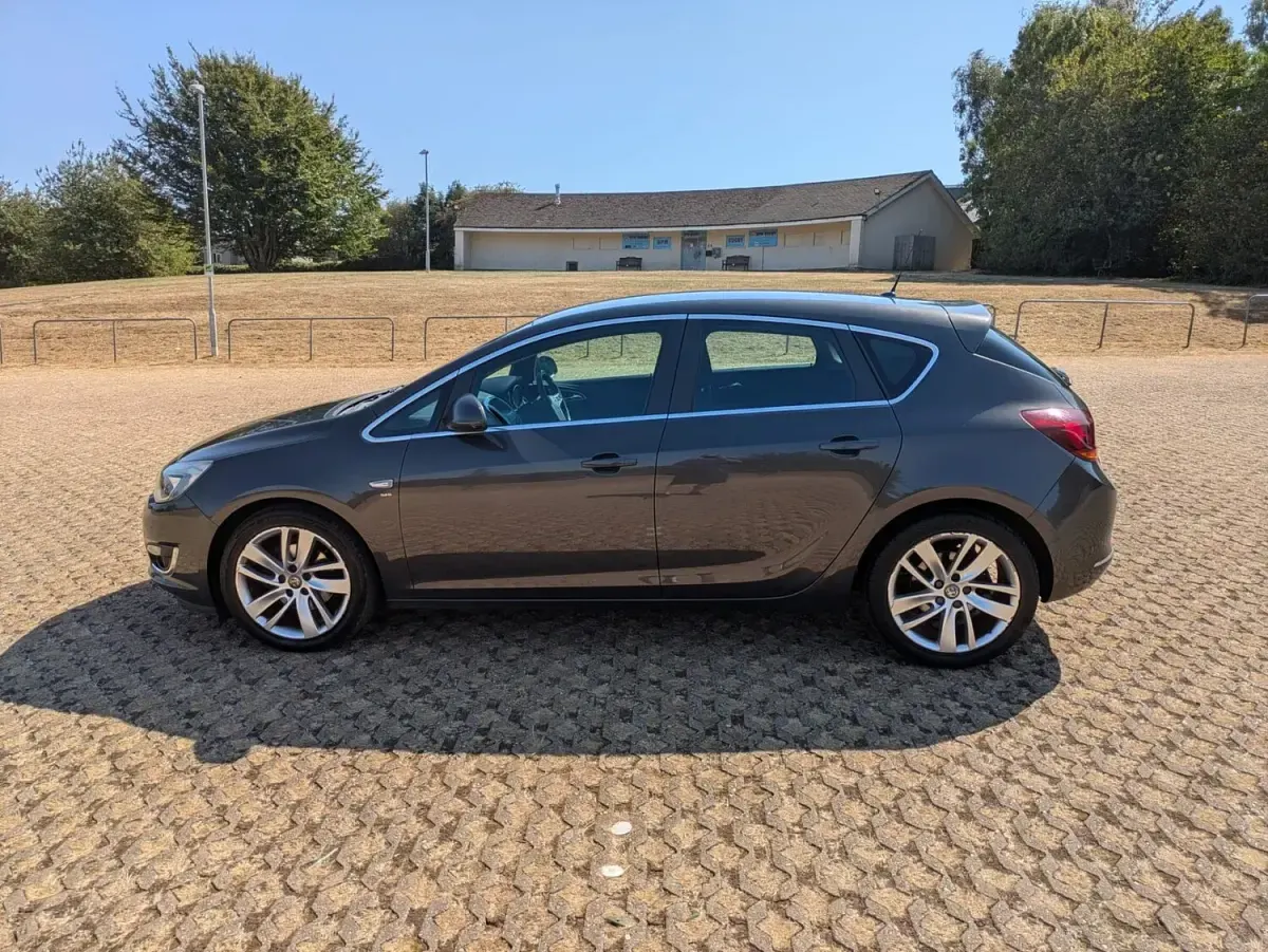 Used Vauxhall Astra SRi 130 HP (95 kW) 2013 Grey Hatchback