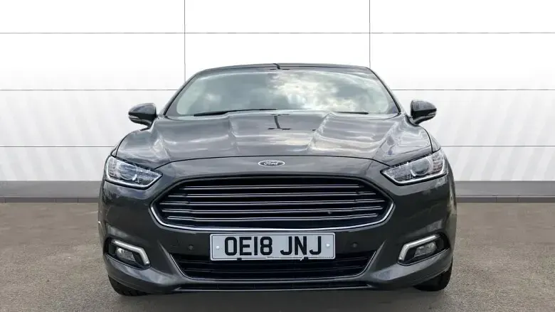 Begagnad Ford Mondeo Titanium 187 HK (137 kW) 2018 Grå Sedan