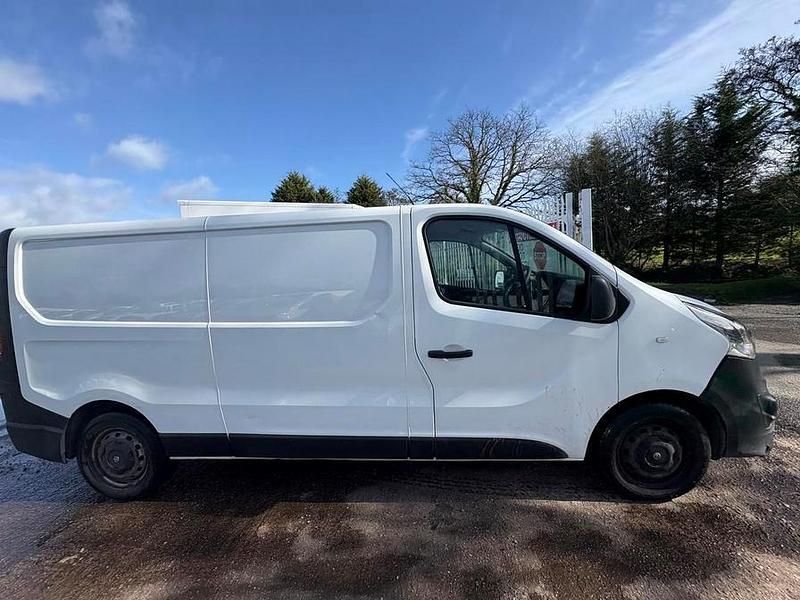 Used Vauxhall Vivaro 120 HP (88 kW) 2017 White