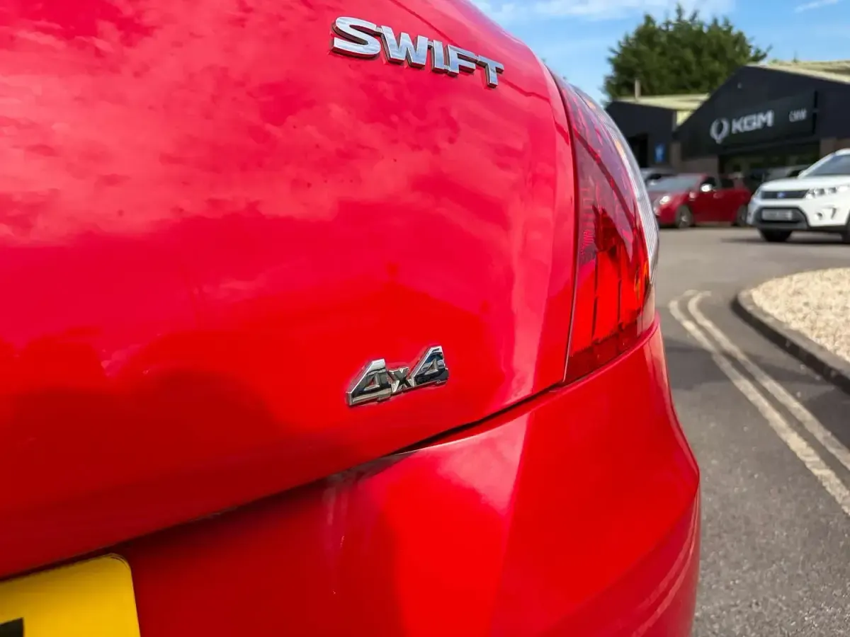Used Suzuki Swift SZ3 94 HP (69 kW) 2016 Red Hatchback