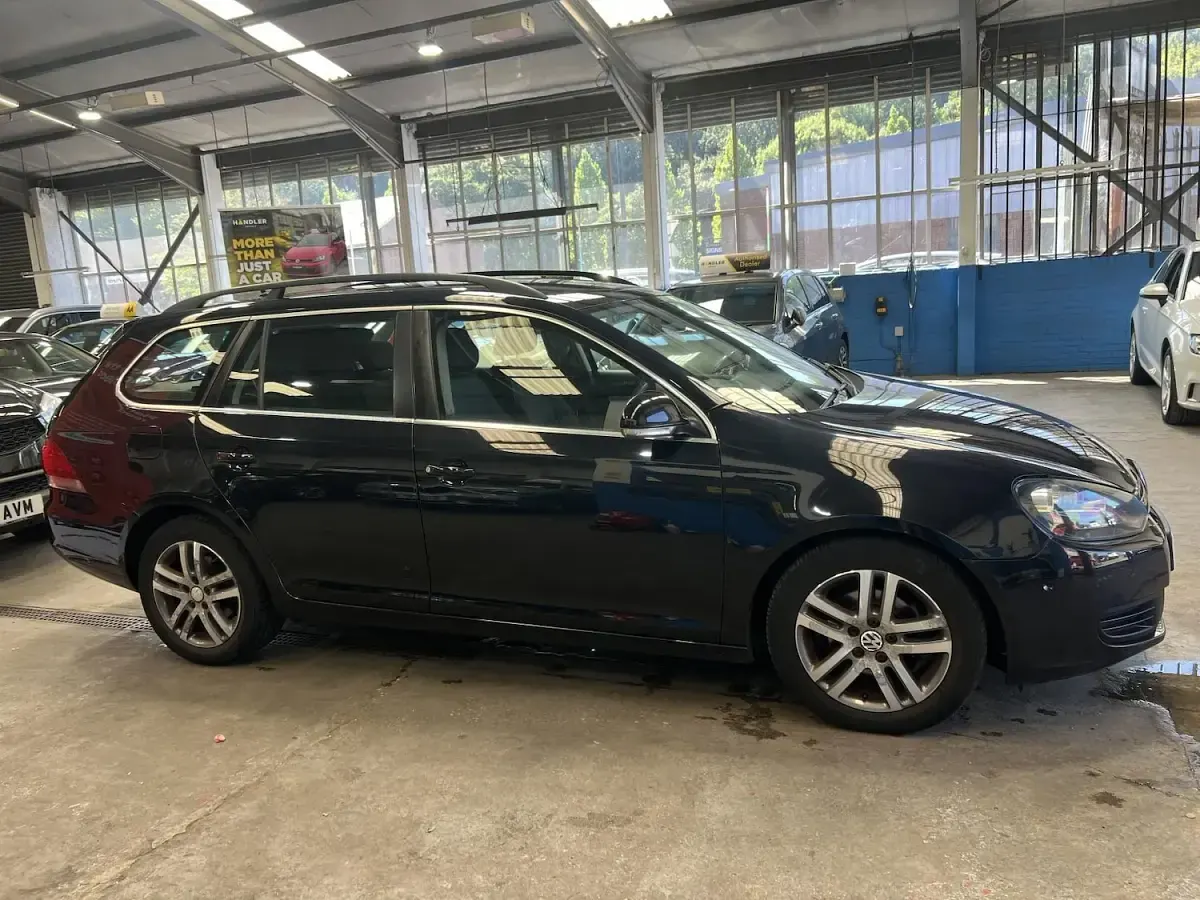 Used VW Golf VI SE 105 HP (77 kW) 2011 Black Hatchback